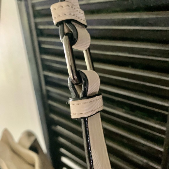 Elliott Lucca Cream Shoulder Bag - Picture 7 of 10